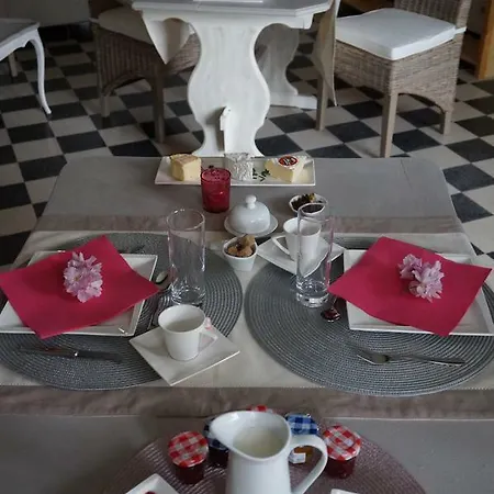 Le Clos Saint Jean Nocleg ze śniadaniem 3*